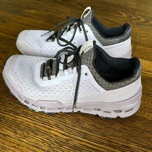 On Cloud Womens Cloudultra Size 6